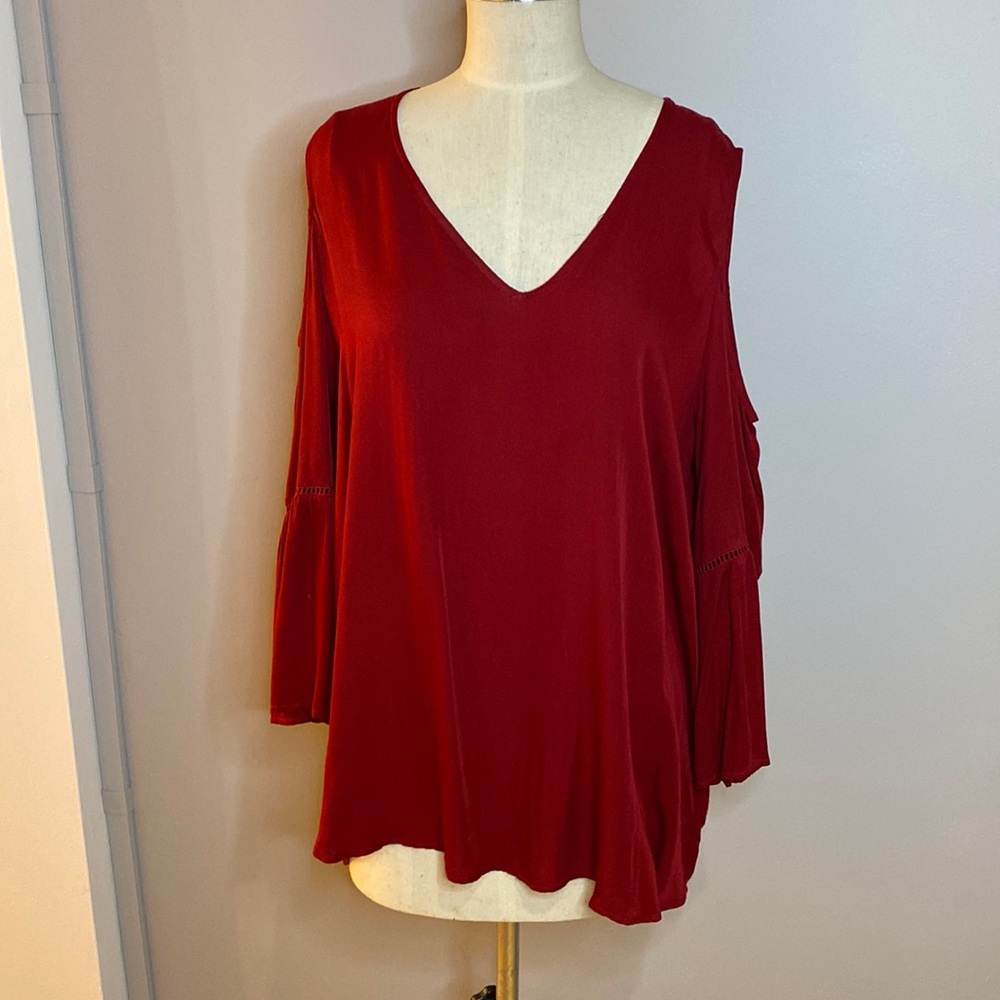 Pleione Size L Red V-Neck Blouse Bell Sleeves Open Cold Shoulder Hi-Lo